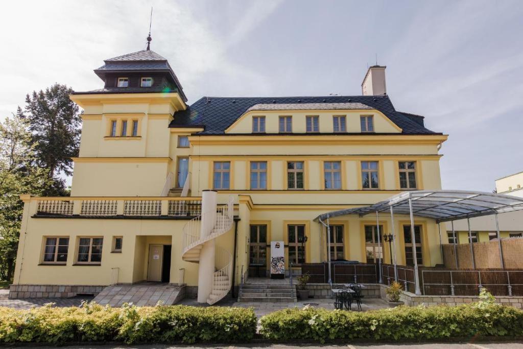 Palace Inn Jíloviště Exterior foto